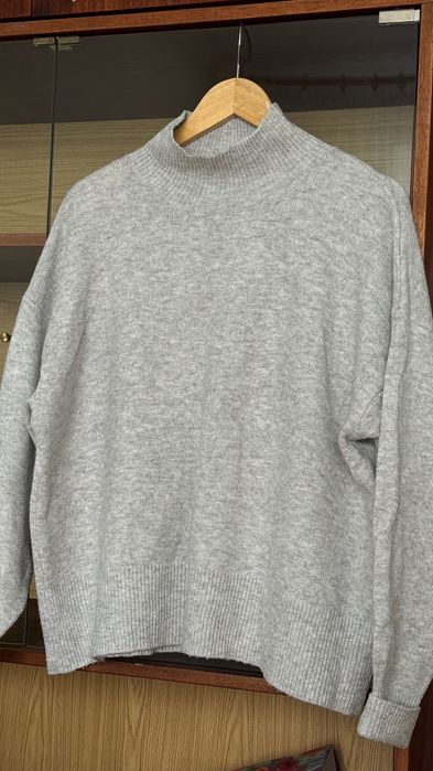 Светр, водолазка жіночі