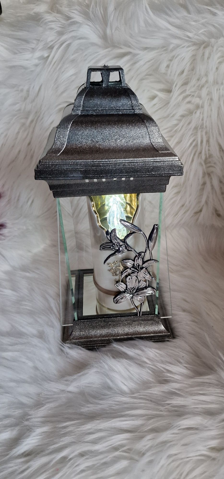 Srebrny Znicz szklany Verona 32 cm srebrny kwiat
Znicz bez wkładu LED.