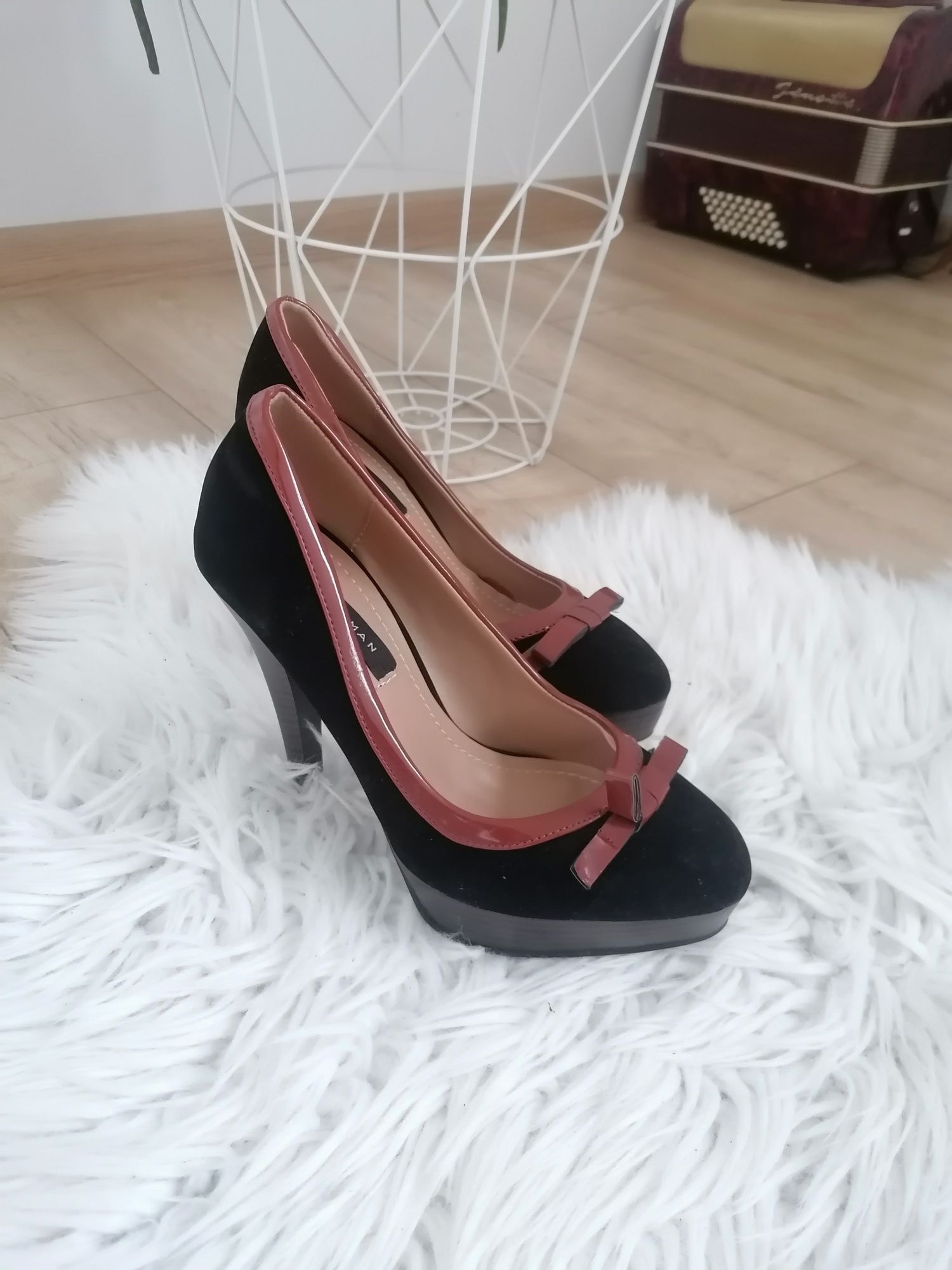 Buty na obcasie nowe