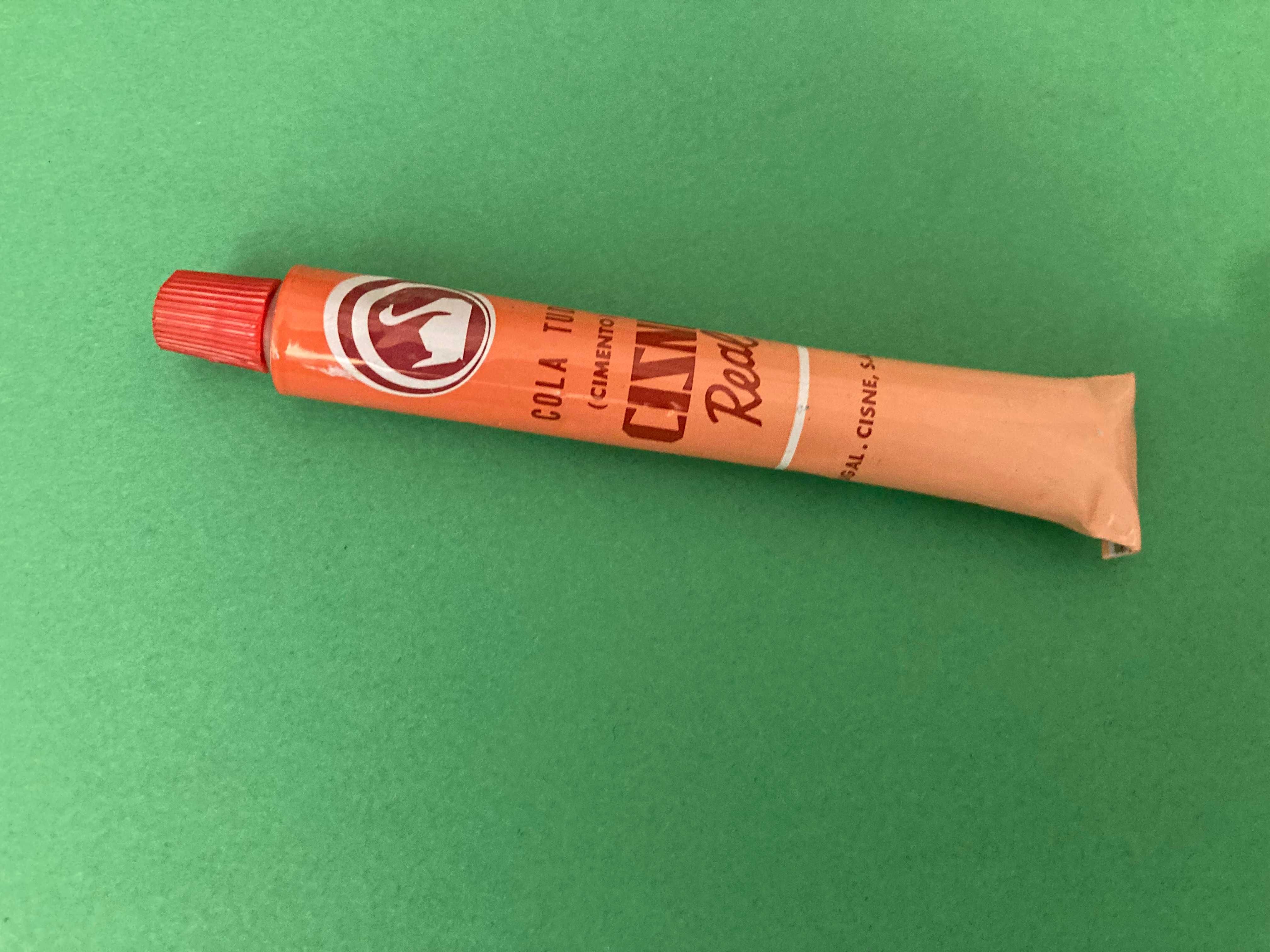 Embalagem de Cola Tudo da marca Cisne Anos 80