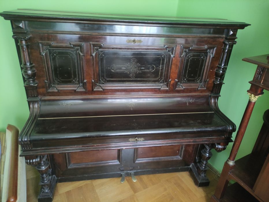 Zdobione pianino Carl Hintze Berlin – antyk, unikatowy stan