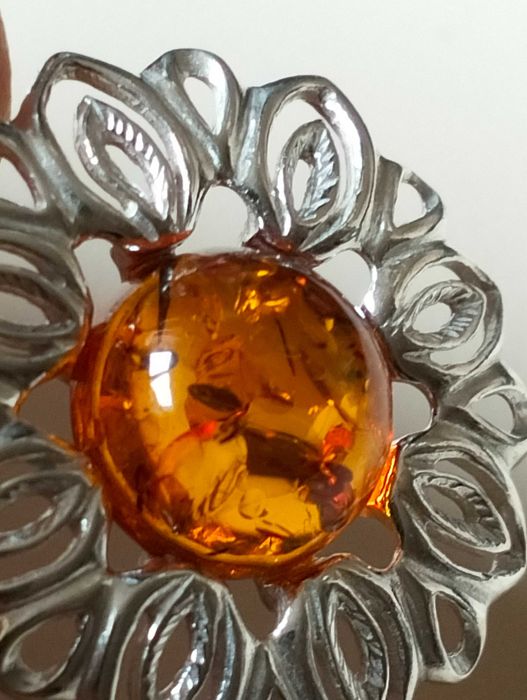 srebrna zawieszka z bursztynem bałtyckim