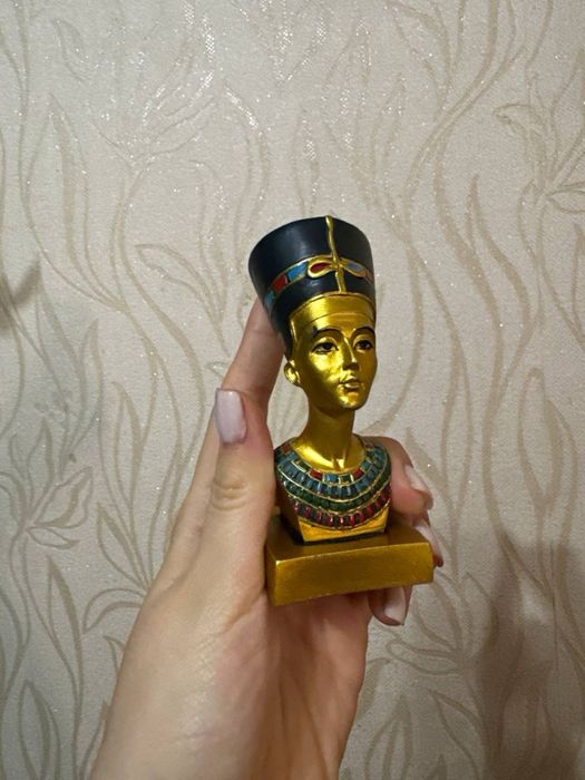 Статуетка бюст Нефертіті
