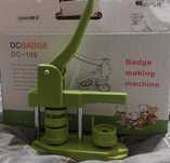 Станок для значків, badge making machine