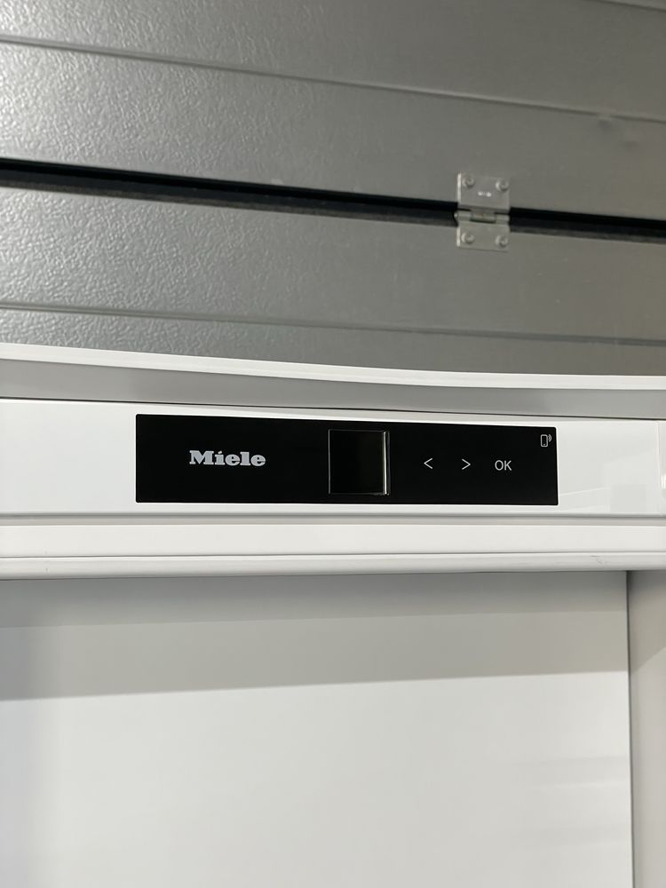 Premium! Вбудований холодильник Miele K7748 Однодверний! Вітрина
