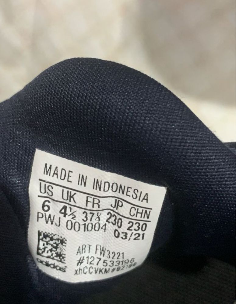 Sapatilhas marca adidas