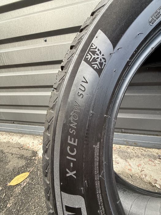 Шини  R20 285/45