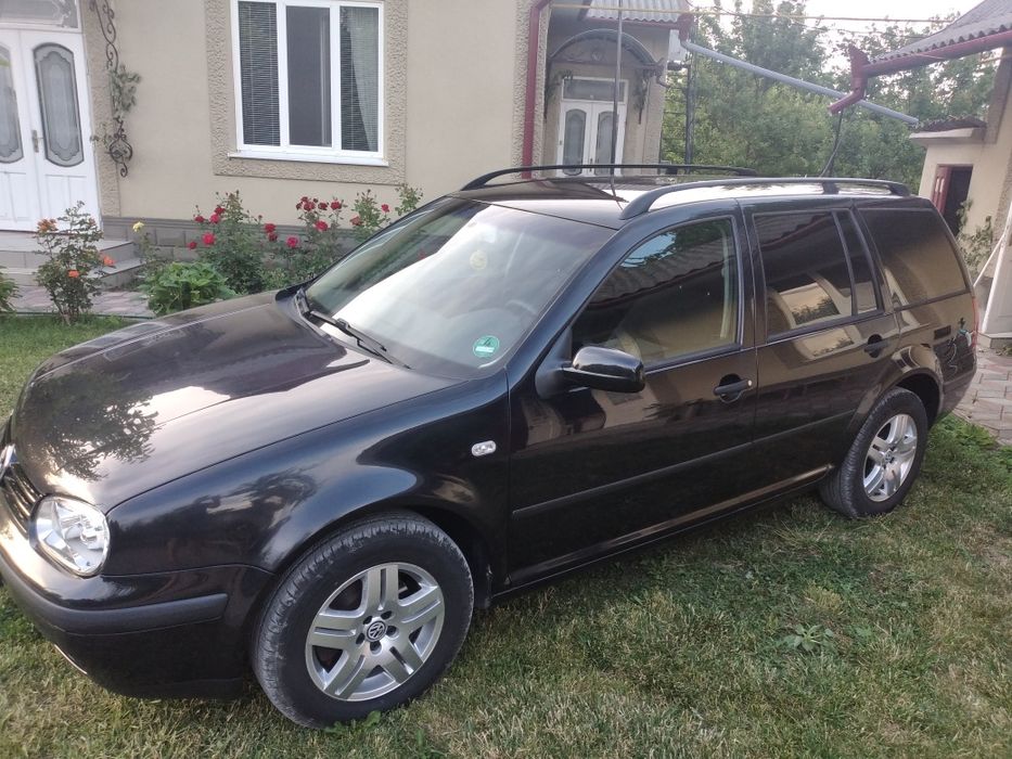 Автомобіль гольф 4.