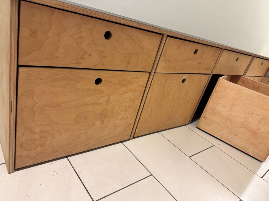 długa szafka/komoda z wysuwanymi półkami i szufladami 349cmx60cmx50cm