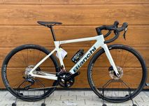 Rower szosowy Bianchi Sprint Disc Shimano 105 kolarzówka biała perła