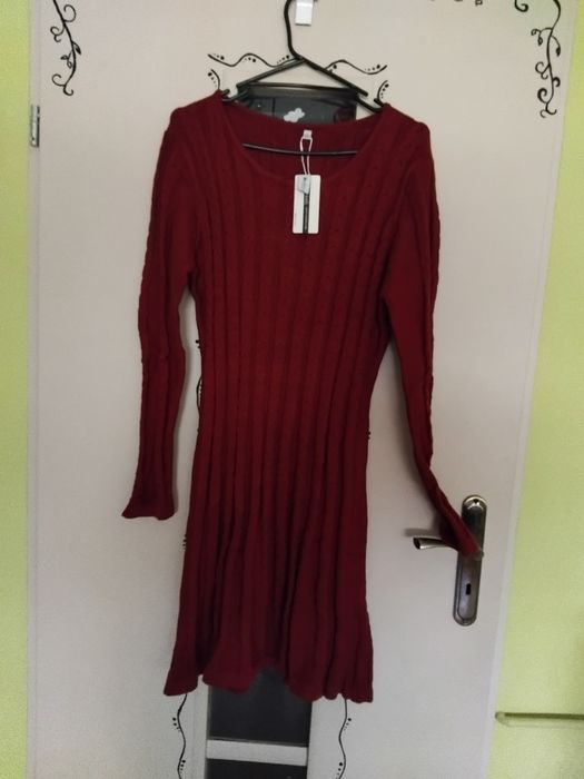 Sweterkowa bordowa sukienka
