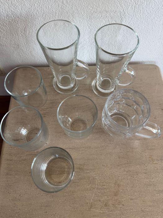 varios copos em vidro