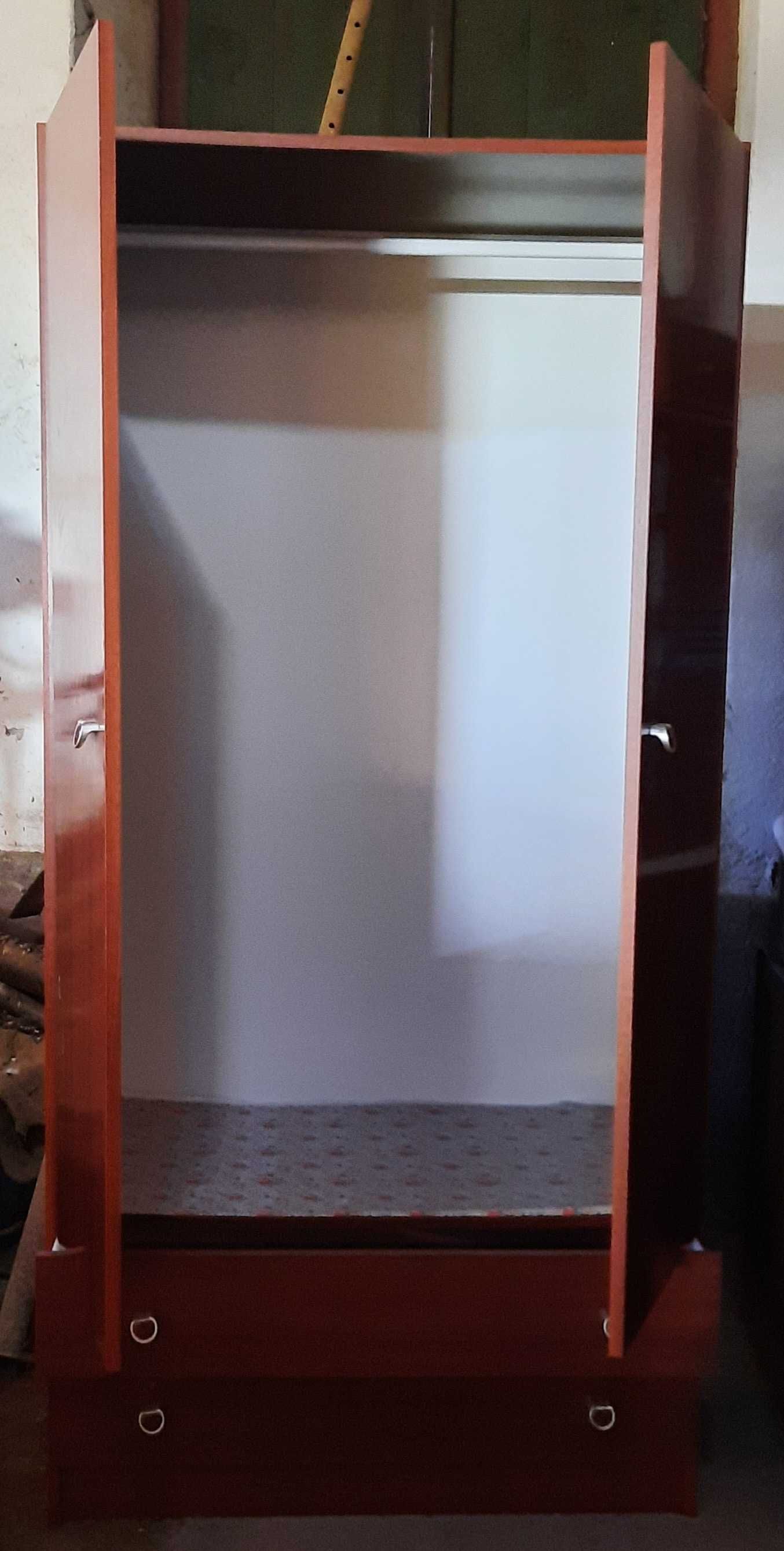 Vende-se Roupeiro