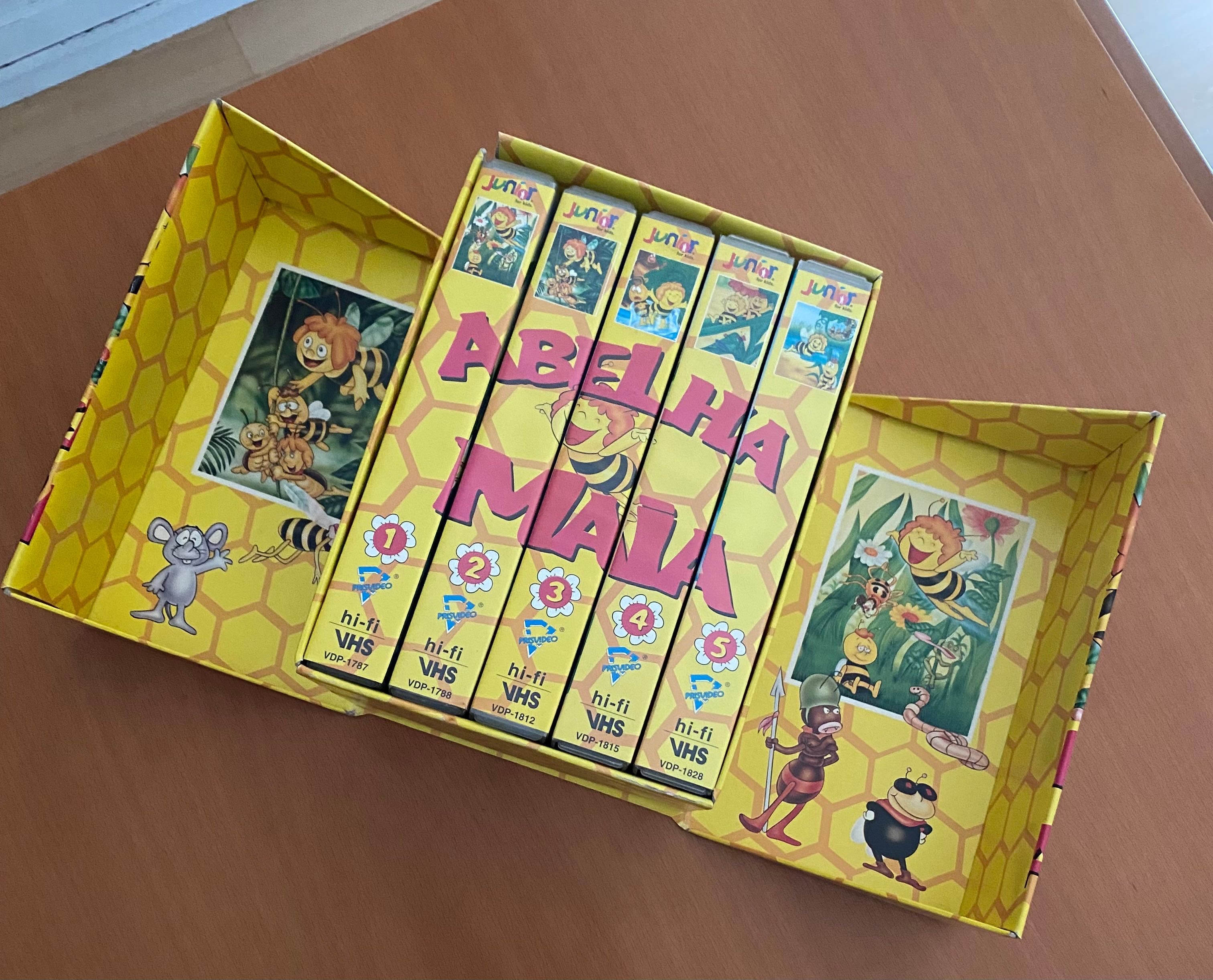 “Abelha Maia” - coleção de 5 cassetes VHS em caixa de cartão