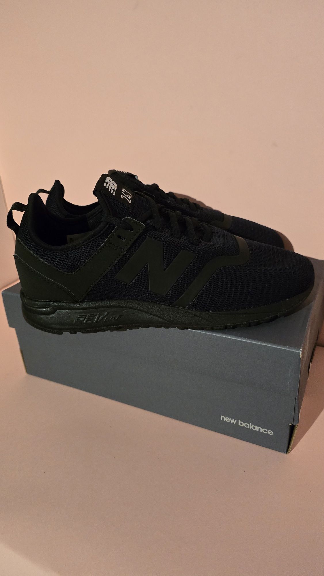 Sneakersy sportowe czarne New Balance rozmiar 40 / wkładka 25 cm