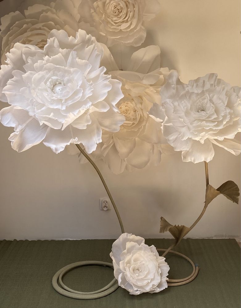 Kwiaty giganty XXL z krepiny dekoracyjne na wesela witryny
