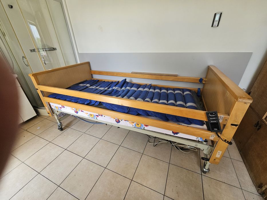 Łóżko szpitalne elektryczne