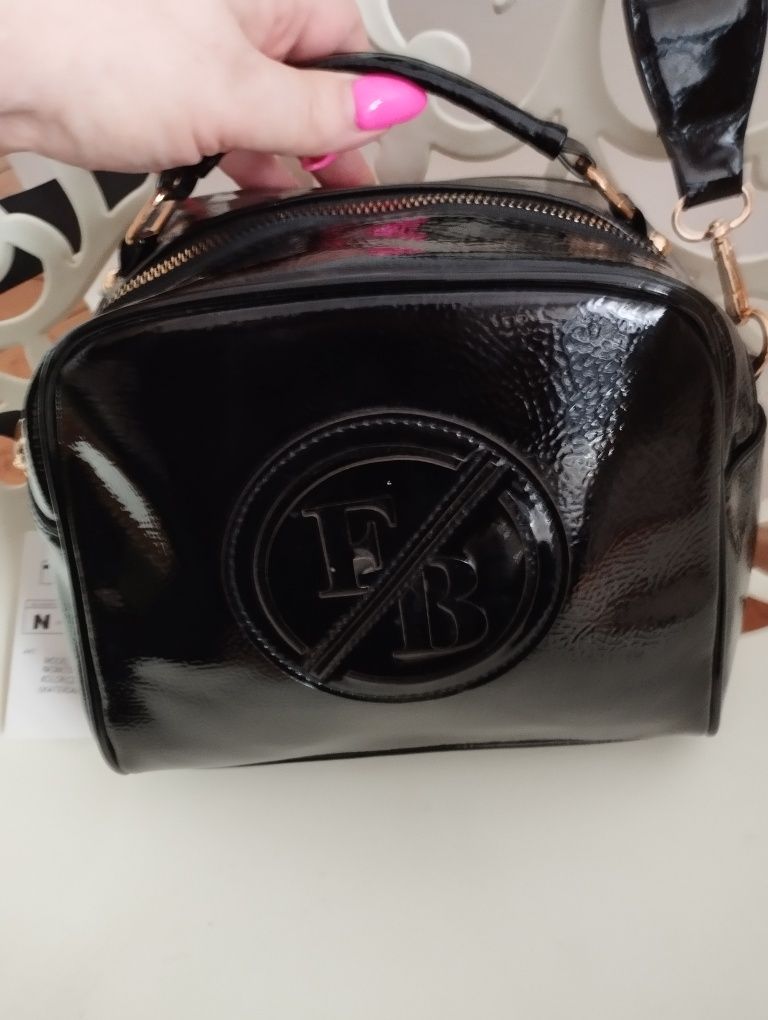 Nowa z metką torebka, kuferek lakierowany Fashion Bags