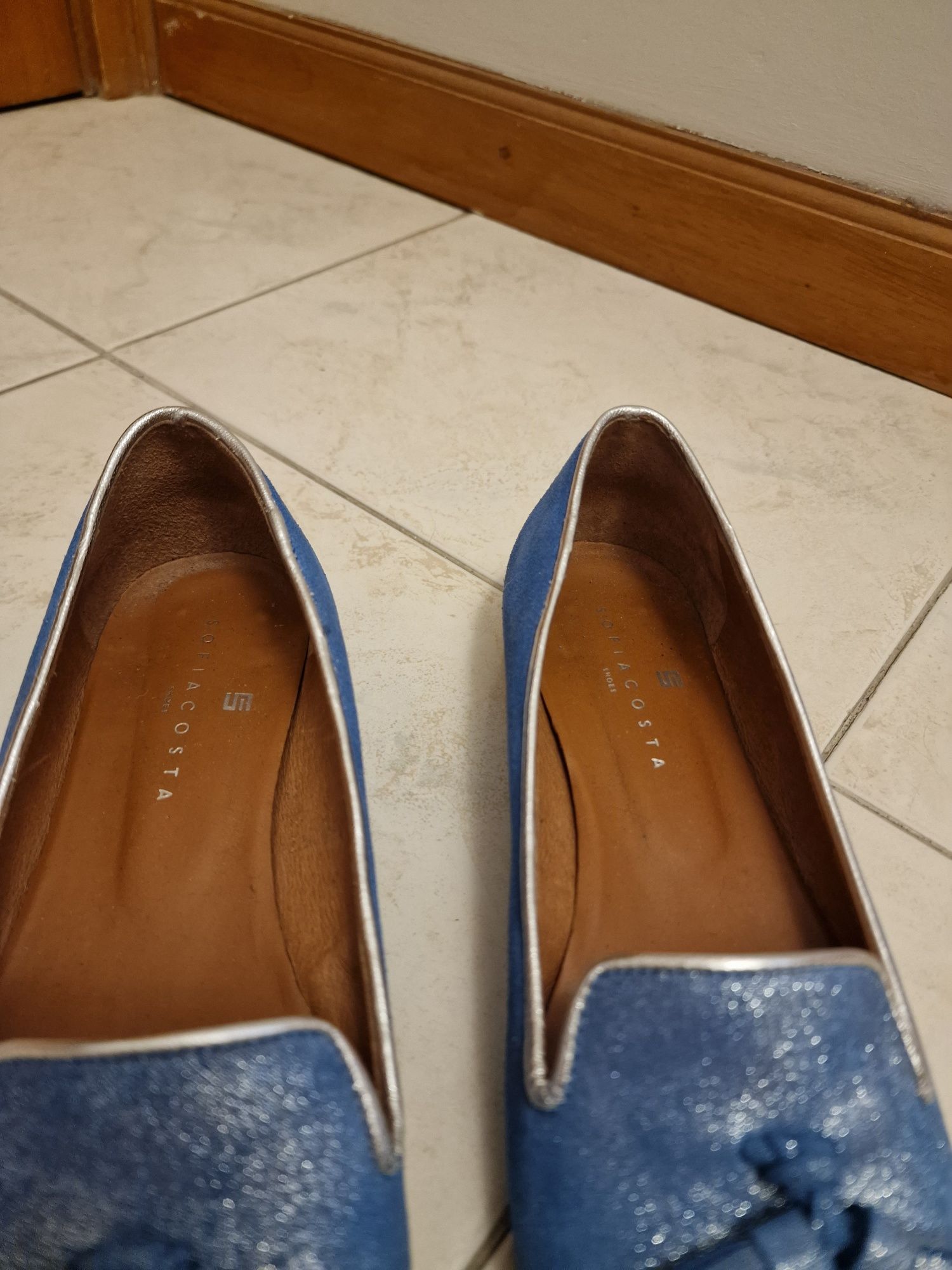 Sapatinho azul brilhante