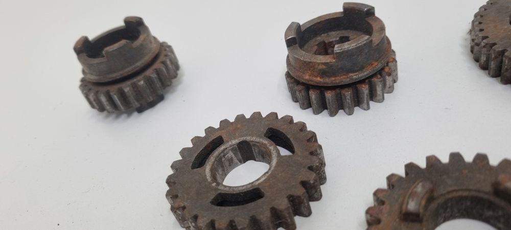 Wałek zdawczy/Wybierak biegów/Przesuwka MZ ETZ 250 DDR