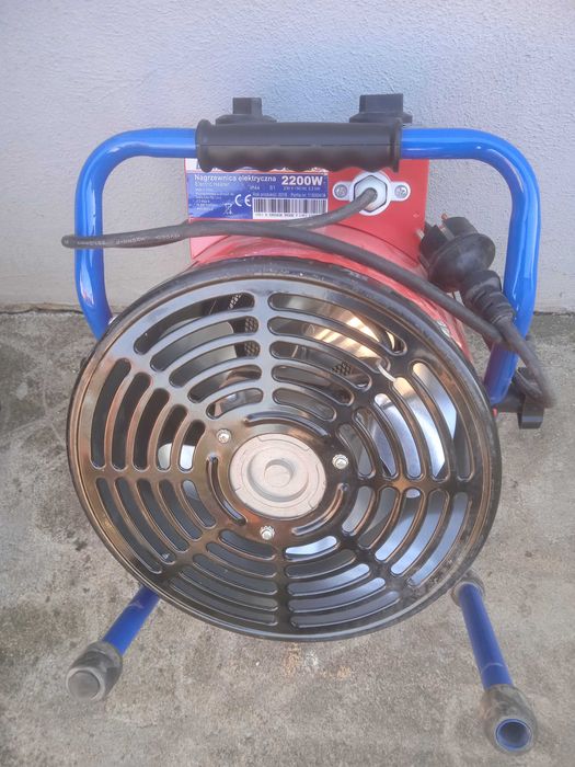 Nagrzewnica firmy Dedra 2200W.