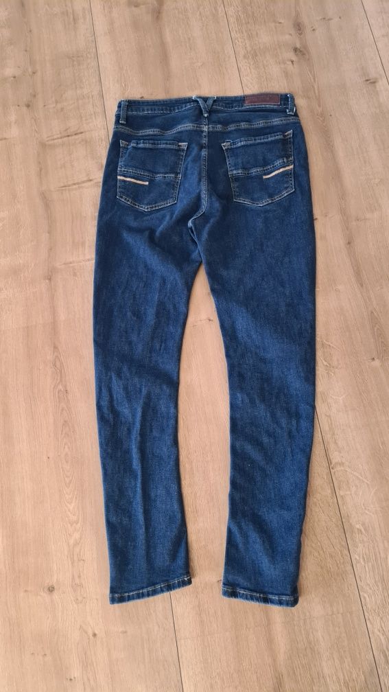 Spodnie Jeans United Colors of Benetton. Rozmiar W32. Rurki skinny y2k