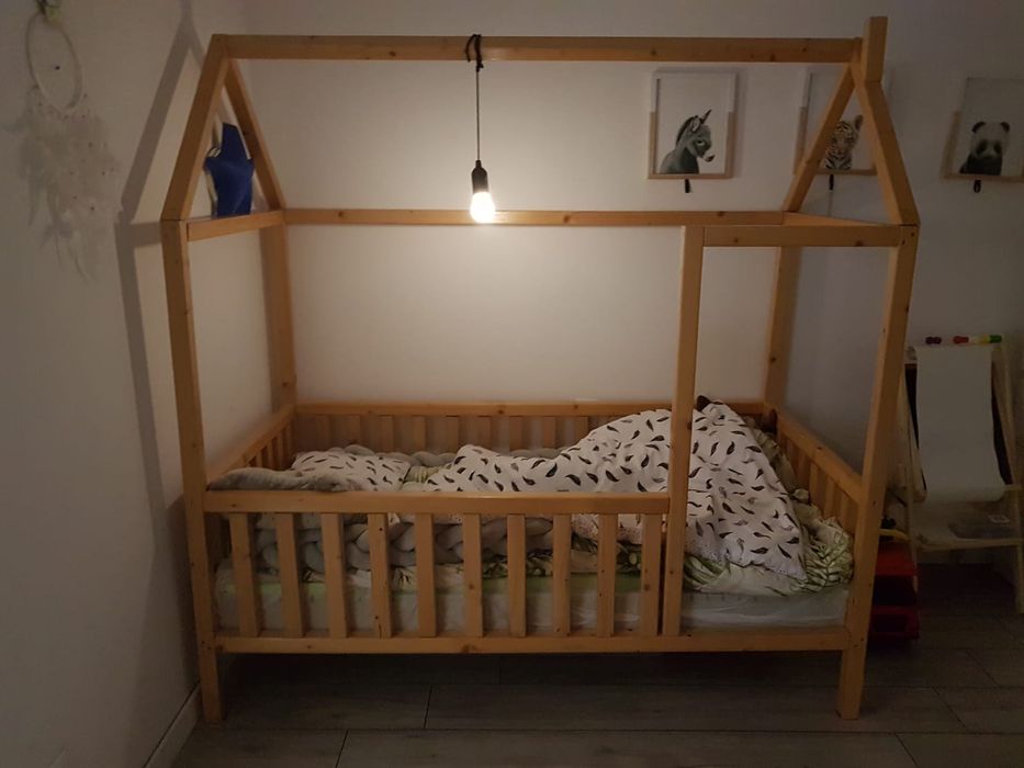 Łóżko dziecięce domek