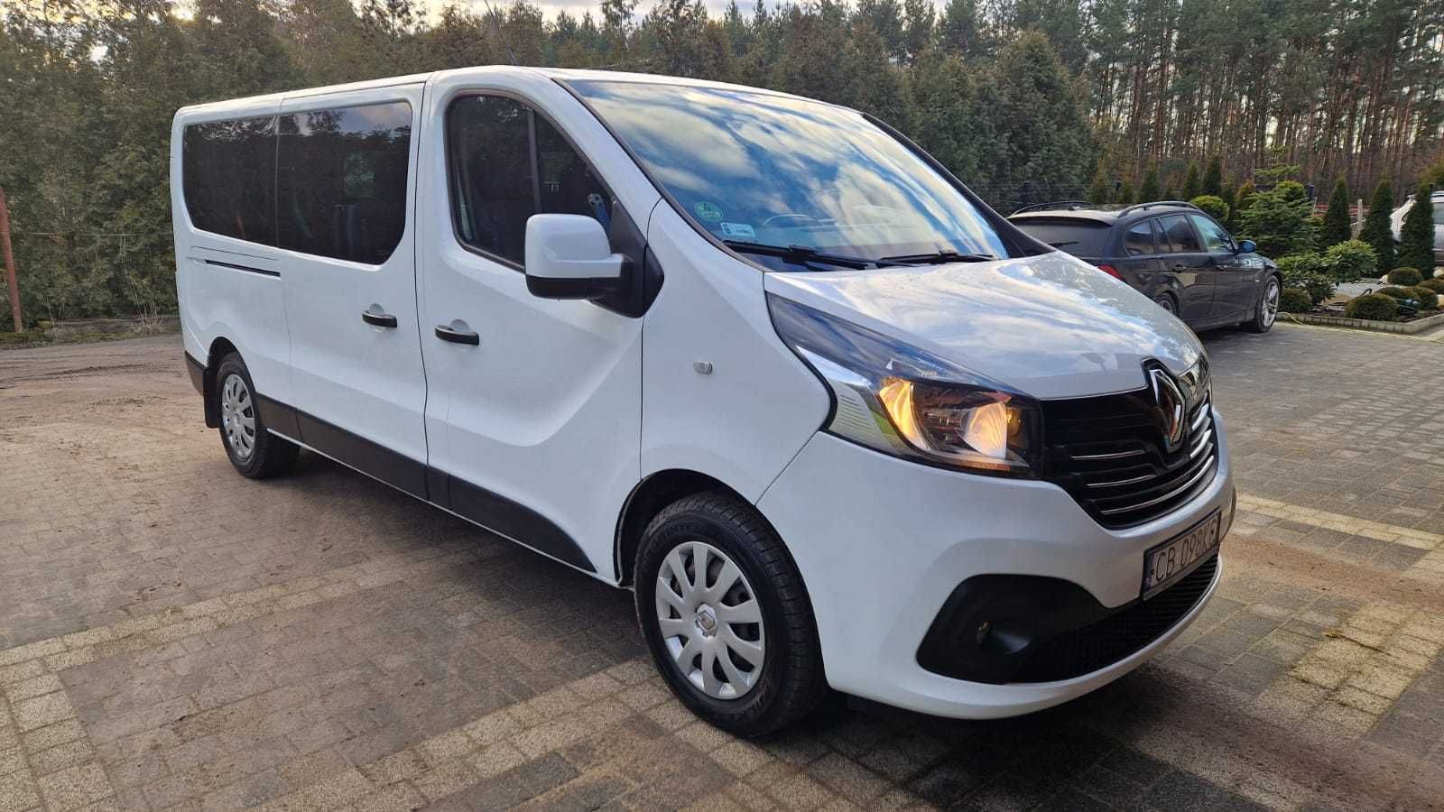 Wynajem busa 9-osobowego Renault Trafic, Wypożyczalnia busów osobowych