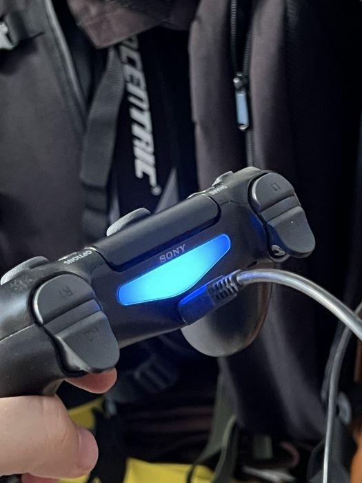 PlayStation 4 slim + comando