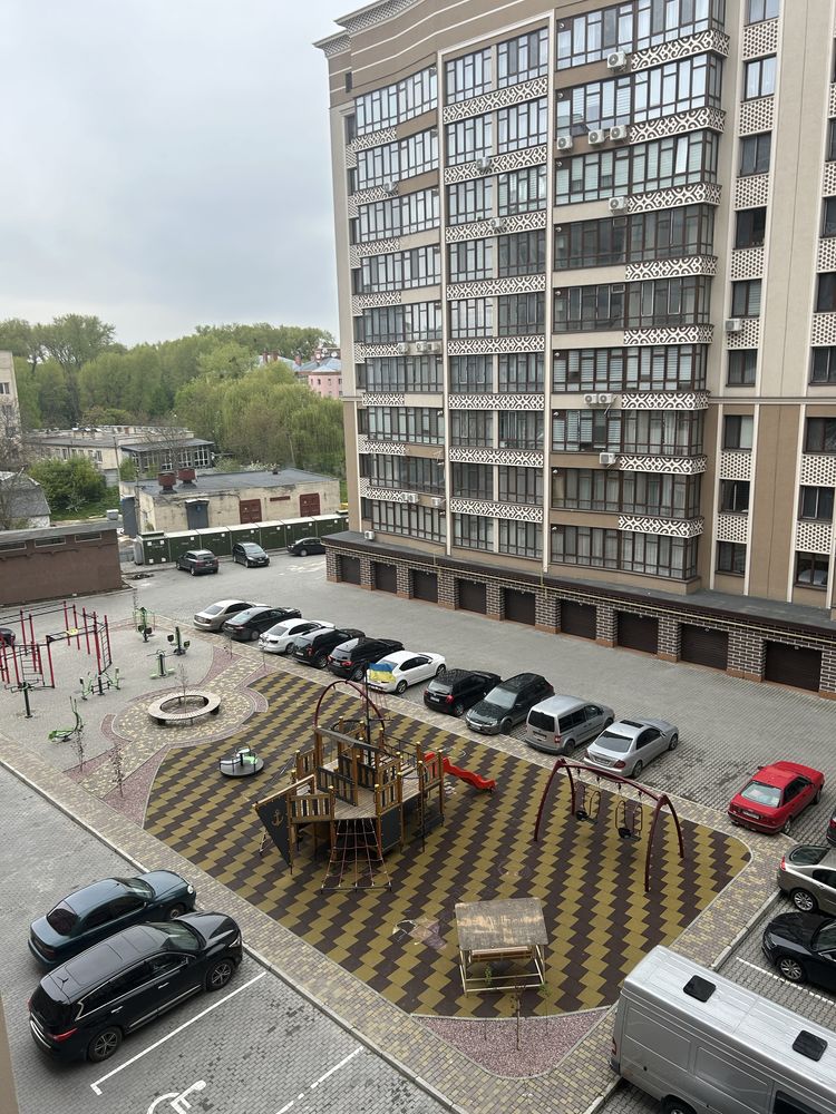 Квартира в центрі міста з дизайнерським ремонтом . Будинок 2024.