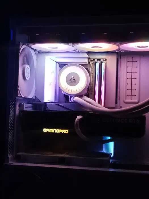 pc gaming high end - ryzen 7 9800X3D - RTX 5080 - 32GB - 2TB