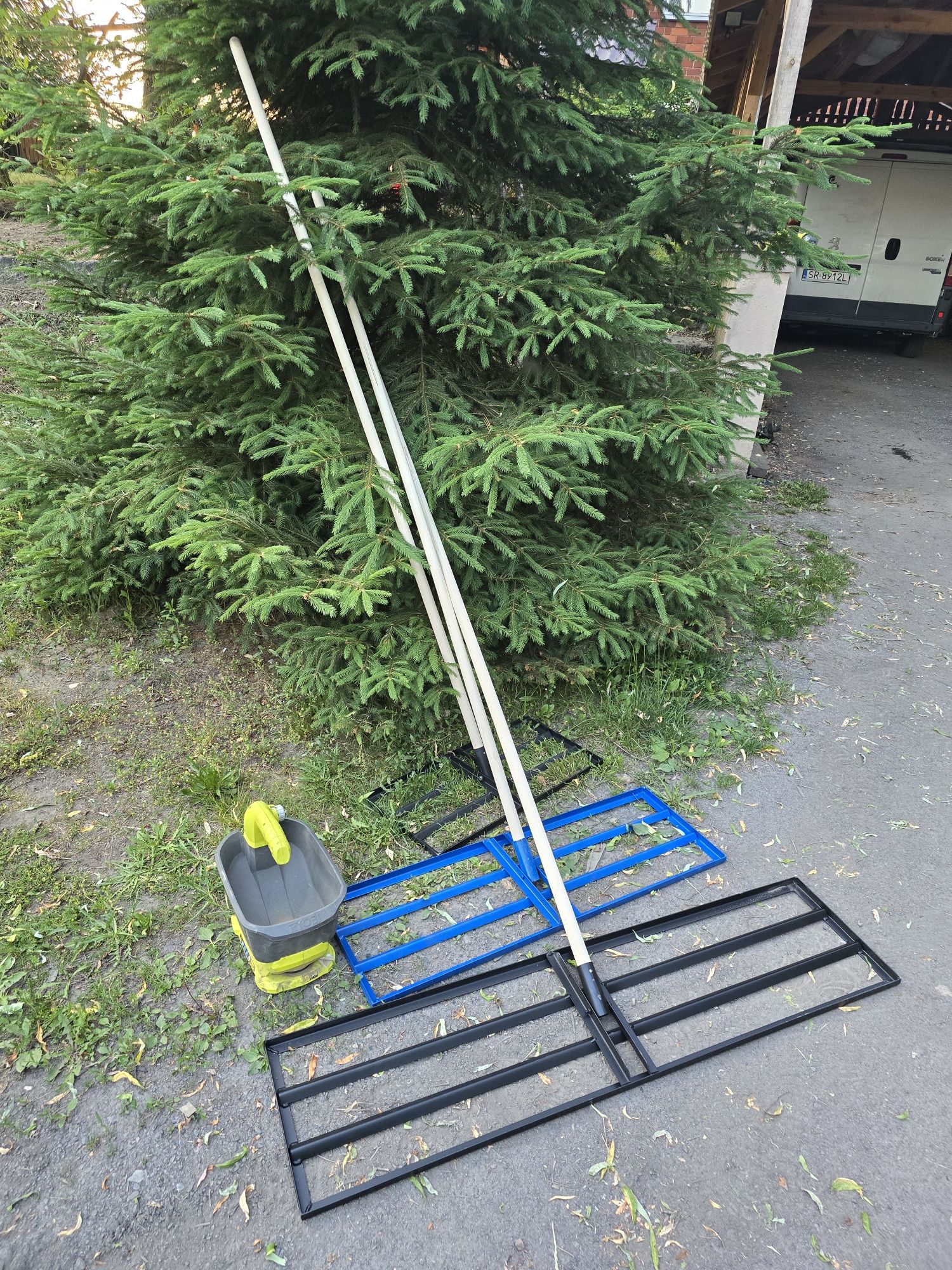 Wynajem siewnik trawy niwelator terenu aerator łata level ucinacz