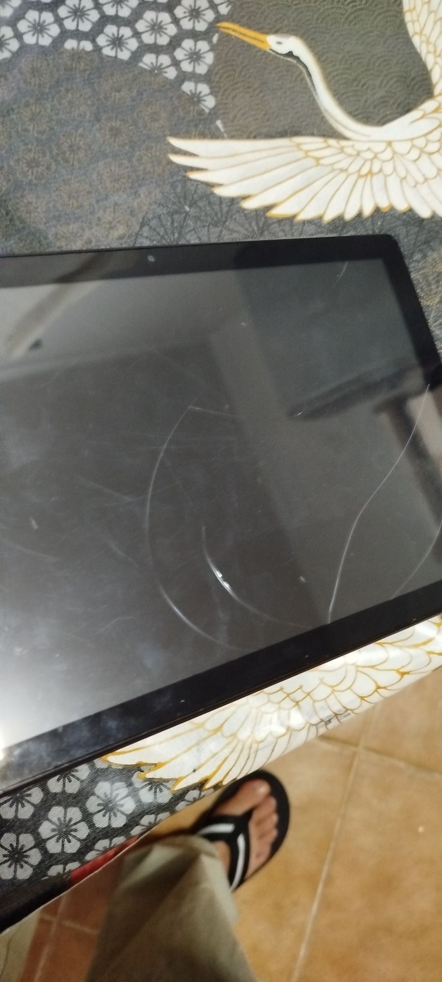 Tablet com ecrã partido mas a trabalhar