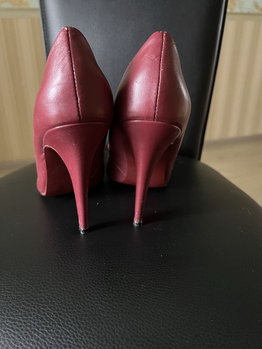 Туфлі жіночі на підборах