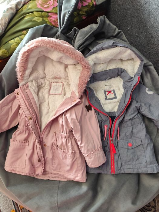 Дві парки на дівчинку на три роки