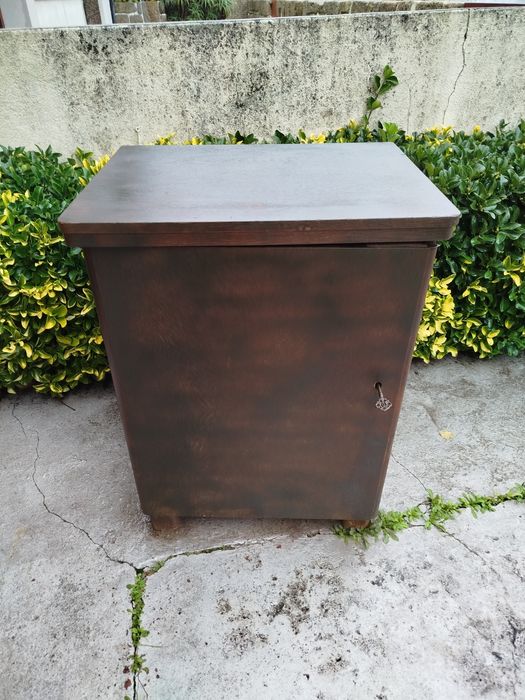 Móvel de máquina de costura