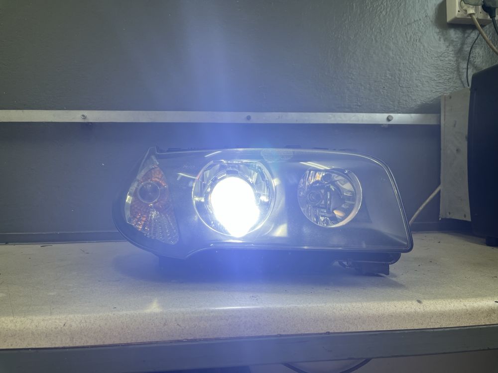 Bmw e83 X3 lampy bi led komplet reflektory bi led