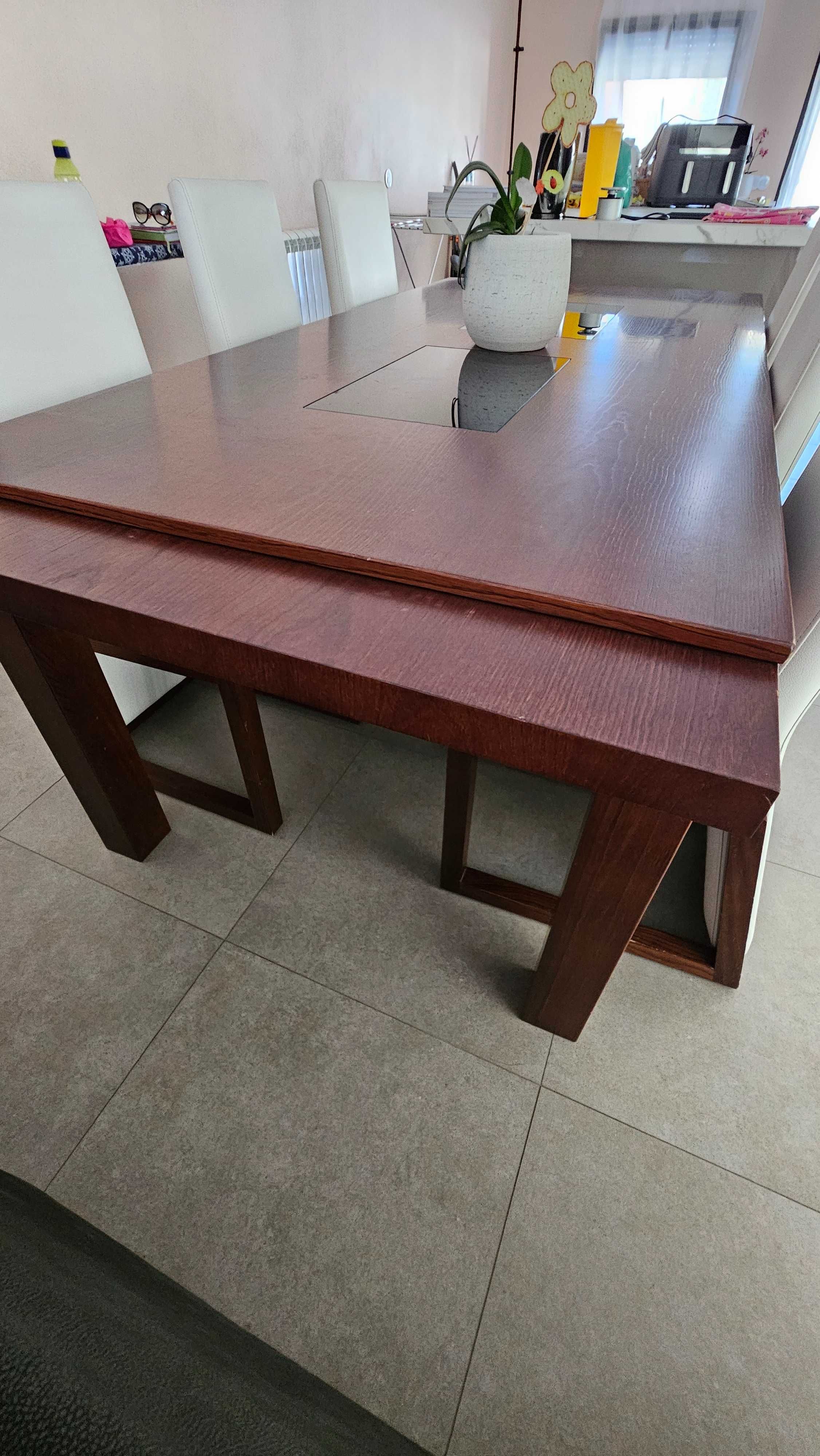 Mesa Jantar com 8 cadeiras em Carvalho