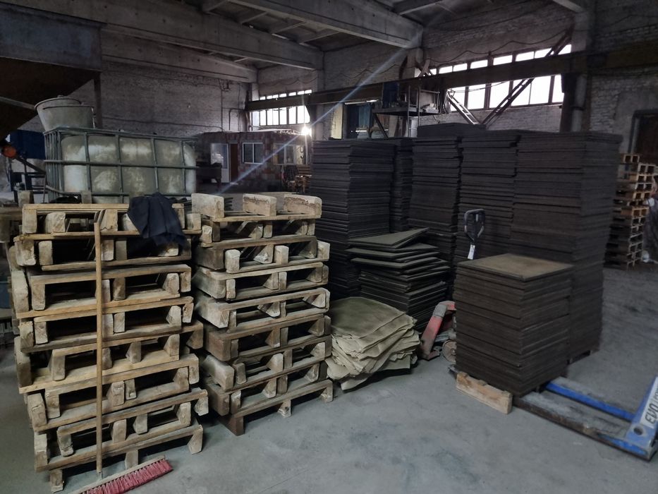 Вібропрес ПВ 12 для виготовлення тротуарної плитки.