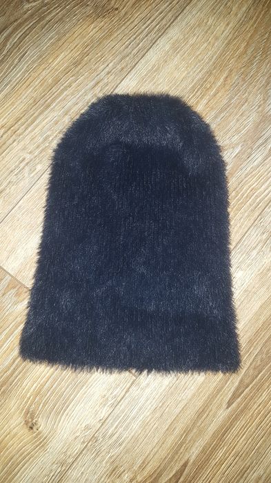 Czarna czapka elegancka