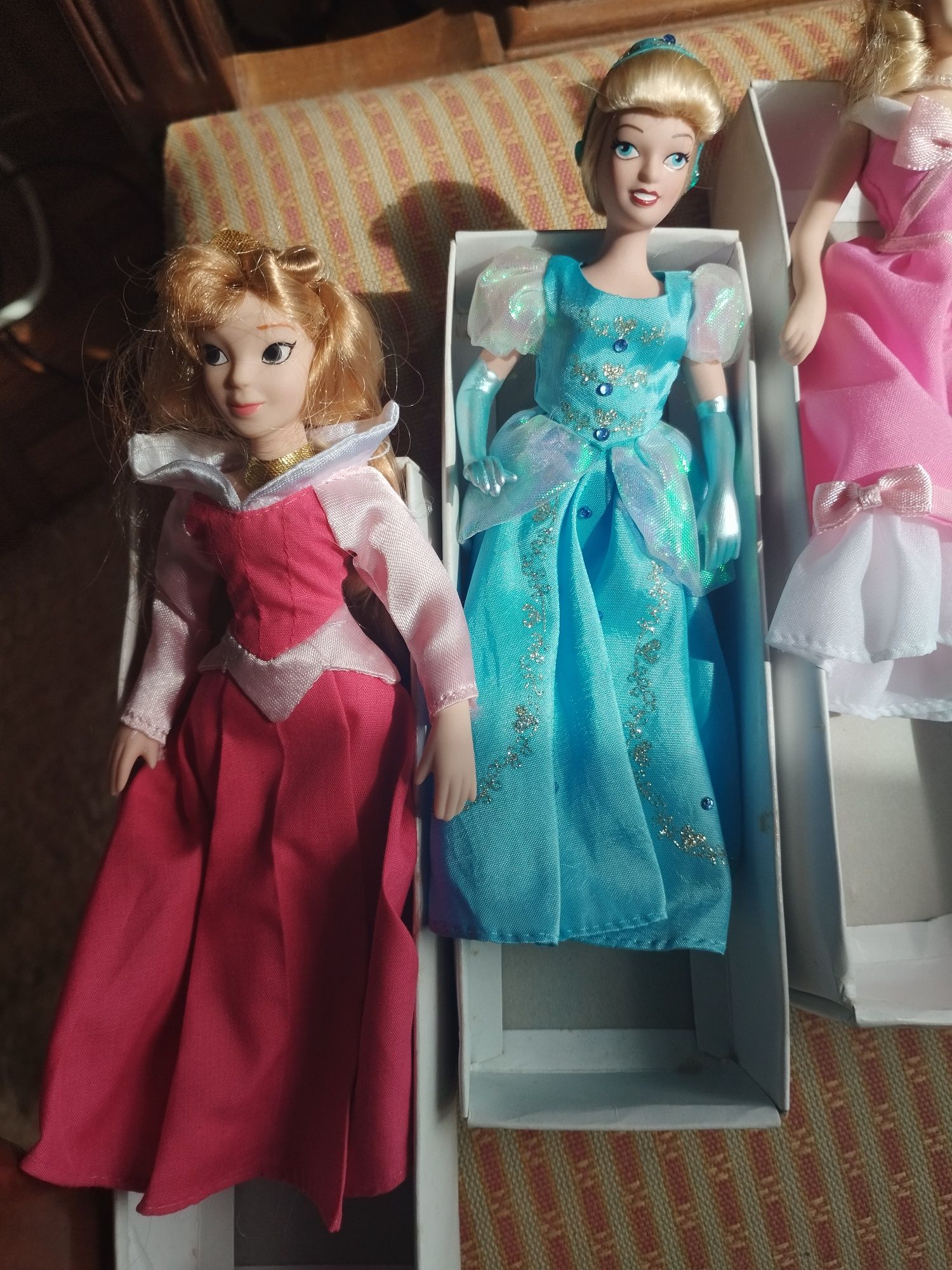 Figuras  Novos Disney Princesas e etc  em Porcelana . Coleção Vintage