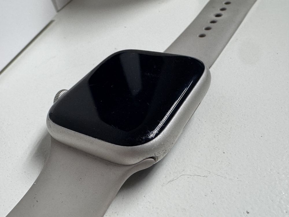 Apple watch series 8 45 mm cellular starlight aluminum uszkodzony
