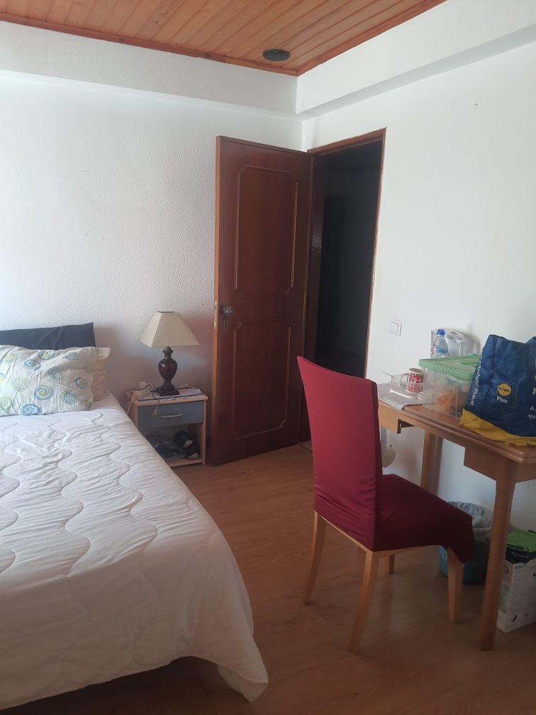 Quarto no Borel ,, perto da Amadora