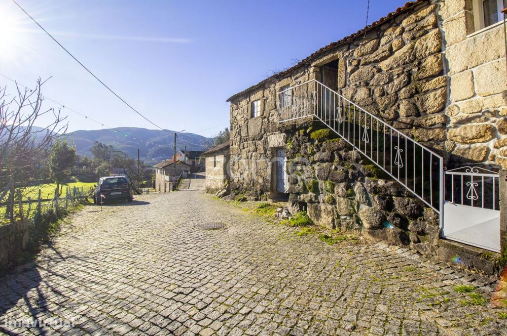 Moradia para restauro em Cabril, Montalegre