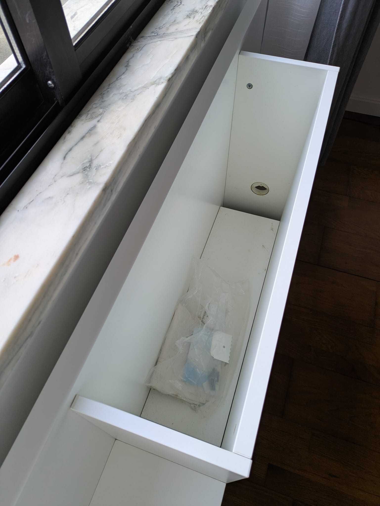 Cabeceira de cama IKEA com arrumação
