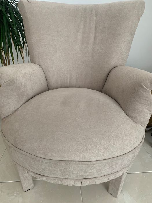 Senhorinha / Cadeira como nova. Peça de grande qualidade.
Valor 120€.