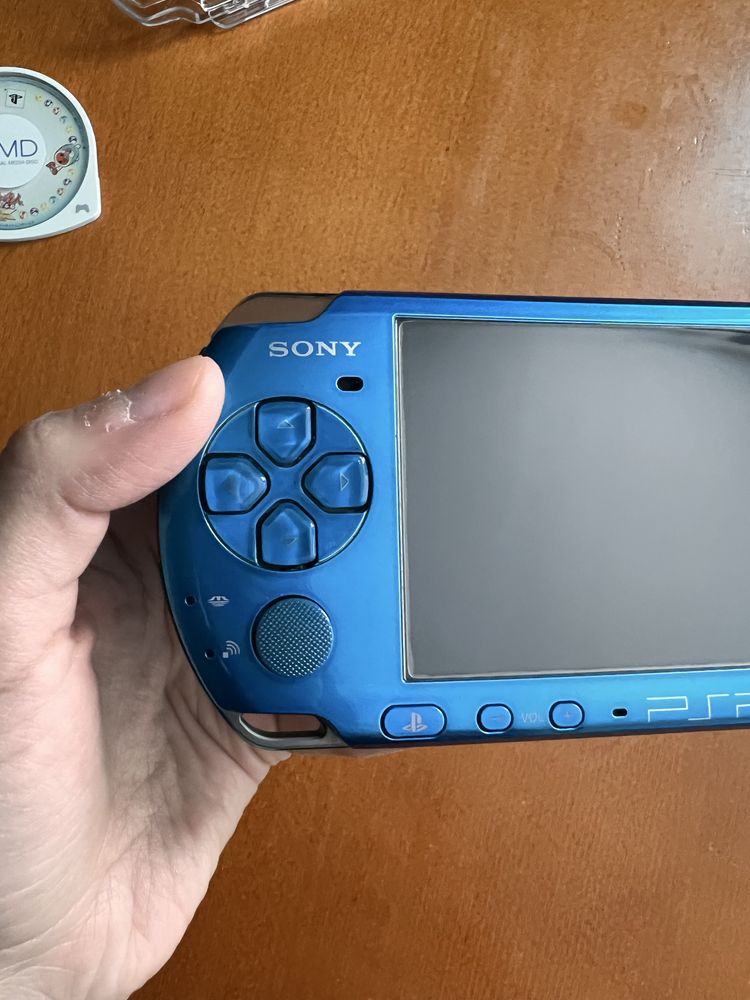Konsola psp 3001 vibrant blue + dodatki i gra