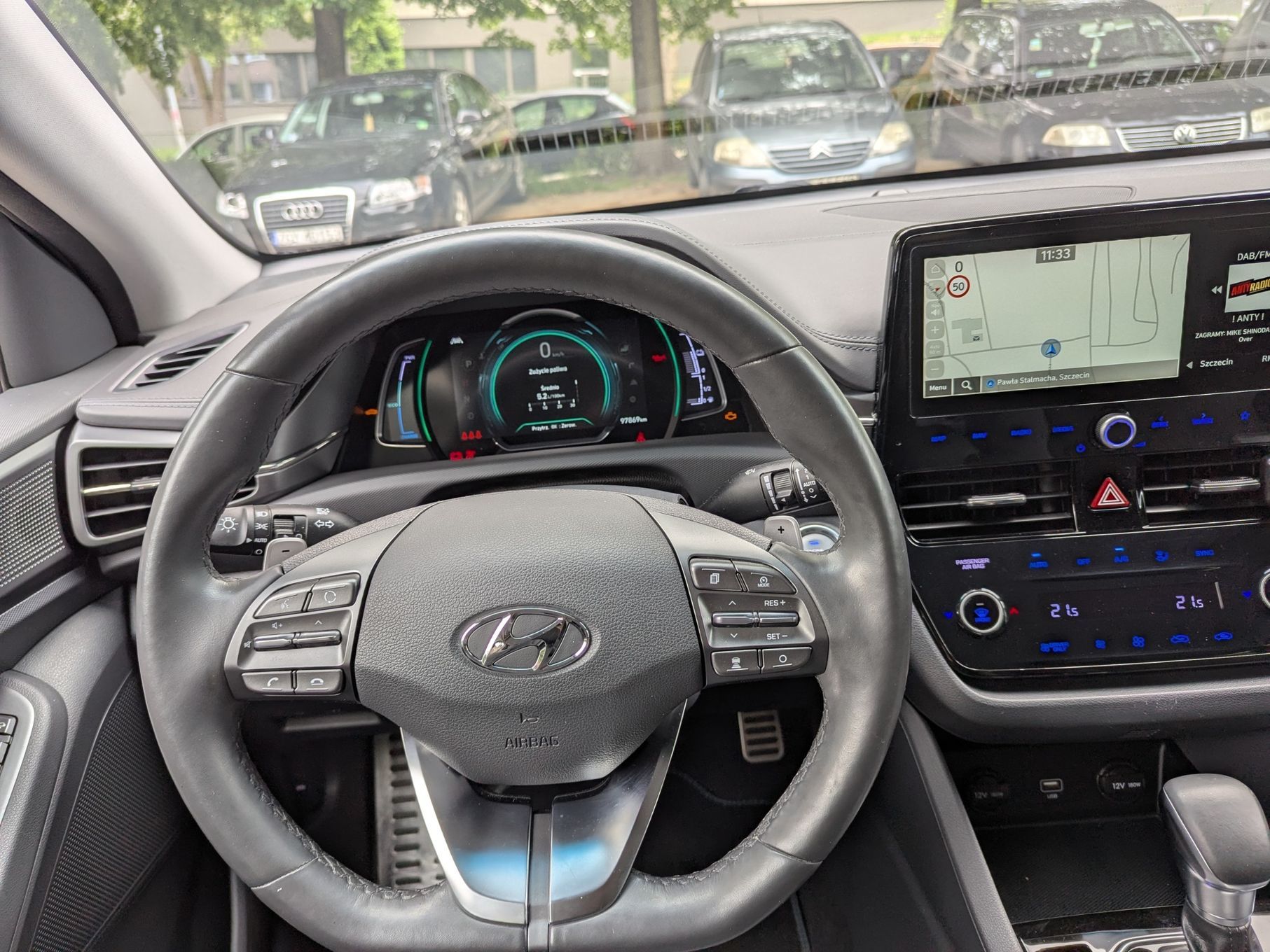 Hyundai IONIQ Hyundai Ioniq 1.6 GDI Hybrid Premium w idealnym stanie