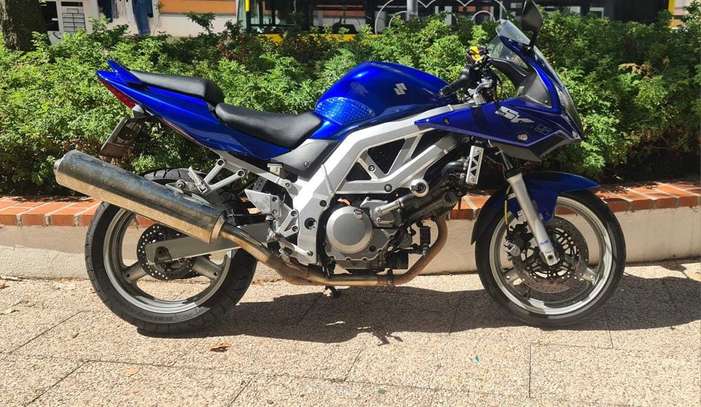 Suzuki SV650S  de 2005 (com suspensão nova Ohlins)