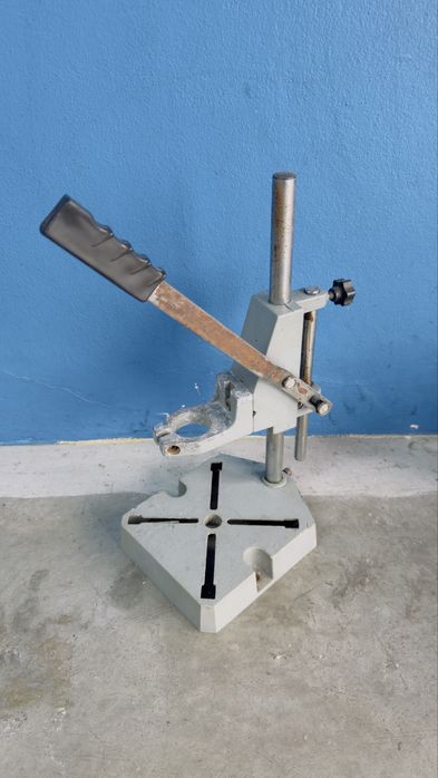 Suporte  para  maquina  furar